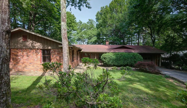 Spacious, In-Town Hideaway