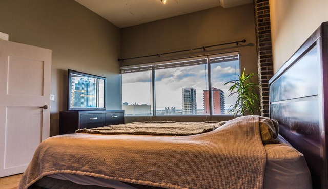 SPACIOUS LEASED LOFT