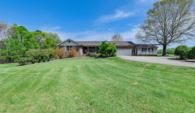 Spacious Mount Pleasant Home w/Grill & Yard!