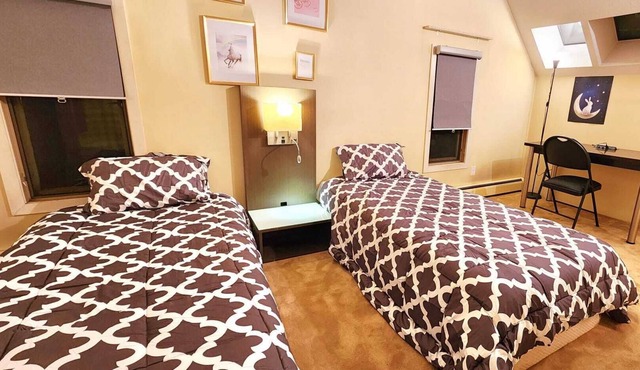 Spacious Oasis for Groups: 9 Beds, 7 Bathrooms-Your Perfect Home Away from Home