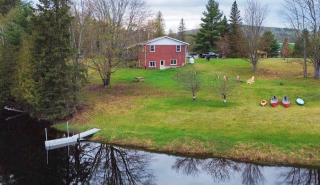 Spacious & Private Waterfront Cottage Near Barrys Bay & Algonquin Park in Palmer Rapids