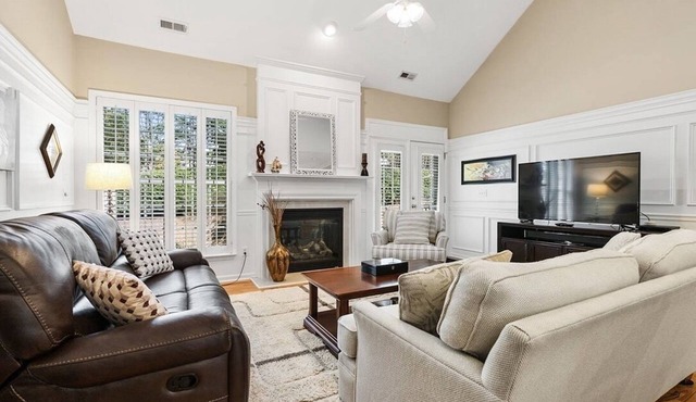 Spacious & Private Getaway Near Downtown Raleigh!