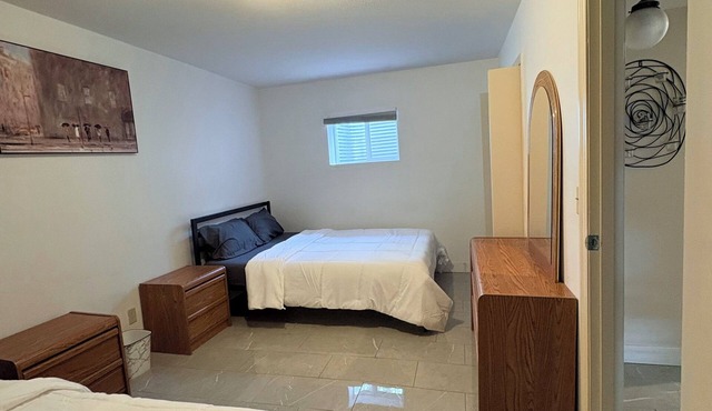 Spacious Private Guest Bedroom in Kamloops