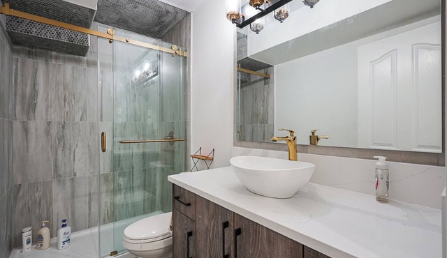 Spacious private suite in Surreywith laundry,workspace,internet and parking