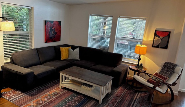 Spacious Valley Retreat just outside Nelson BC. Pet-friendly!