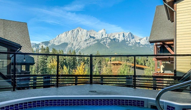 Spectacular Mountain views in Rundle Cliffs Lodge