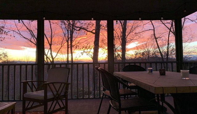 Spectacular panoramic mountain views! 3 king suites, hike, bike, swim, paddle