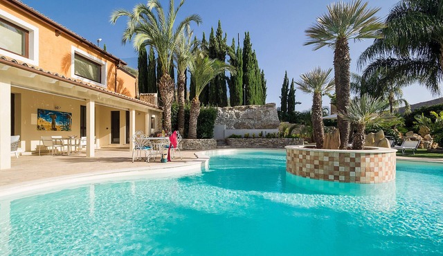 Splendid villa with pool, wellness area, football pitch in Agrigento - 14 pax