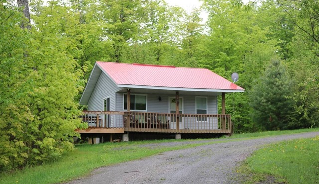 Spring Lake Chalets, Bear Chalet, 2 bedroom, small private path to beach