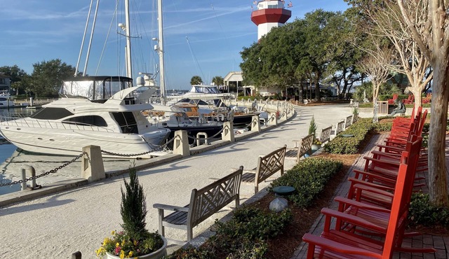 Steps to Harbour Town Lighthouse & Marina + 2BR + Pool Access