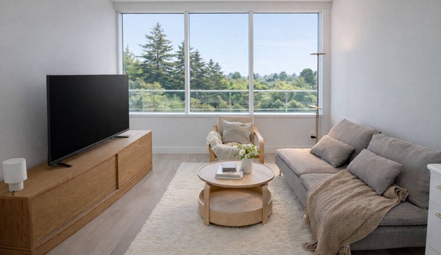 Steps to SkyTrain | 15min YVR & DT | Oakridge