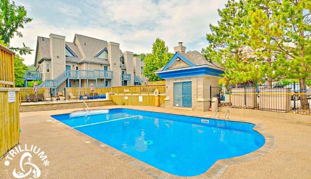 Steps to the Hill 1 Bedroom|CraveTV|Pool|Hot Tub