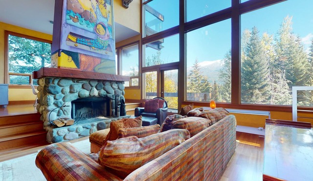 Stunning 3 Bedroom/3.5 Bathroom Blueberry house with breathtaking Mountain Views