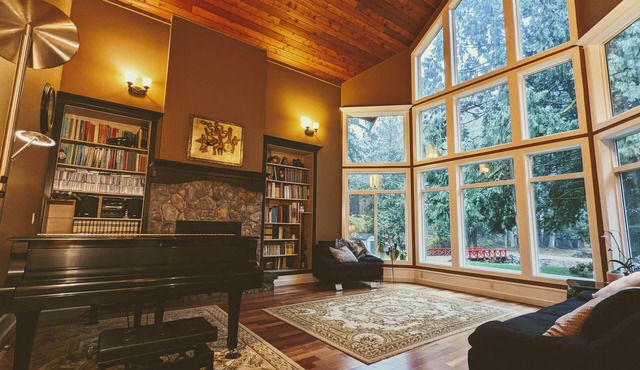 Stunning forest estate - perfect getaway or gorgeous venue minutes from the city