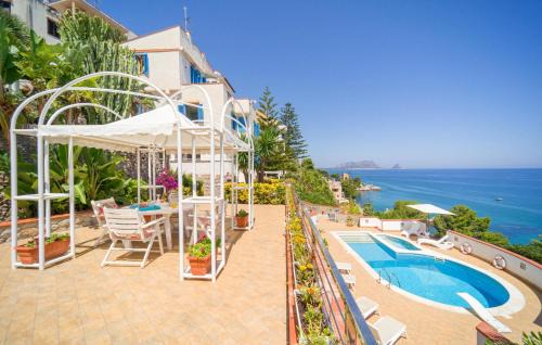 Stunning Home In Altavilla Milicia