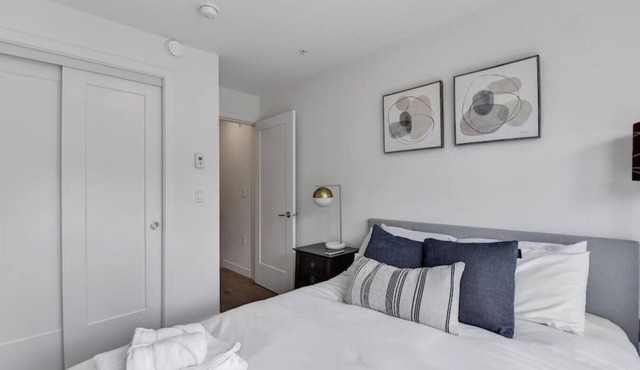 Stunning One Bedroom Lonsdale Quay Eco-Suite
