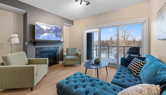 Stunning Park View - Min to DT | 3BR | Private Garage | Mins to Stampede