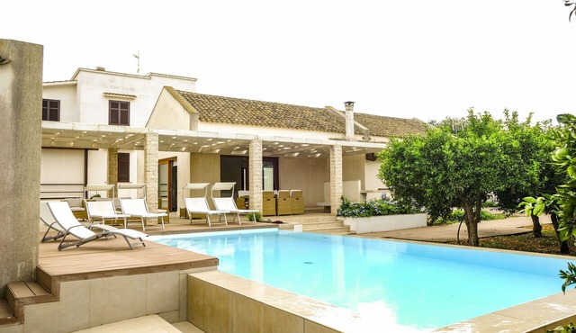 Stunning private villa for 9 guests with A/C, WIFI, private pool and TV