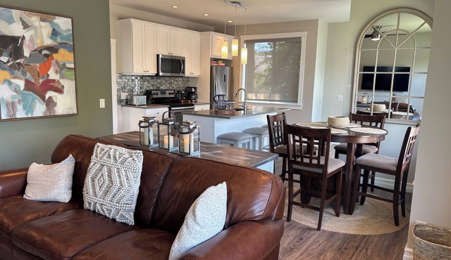 Stylish 2-Bed Modern Home: Private Backyard, Deck & Patio, Short Ride to Lake