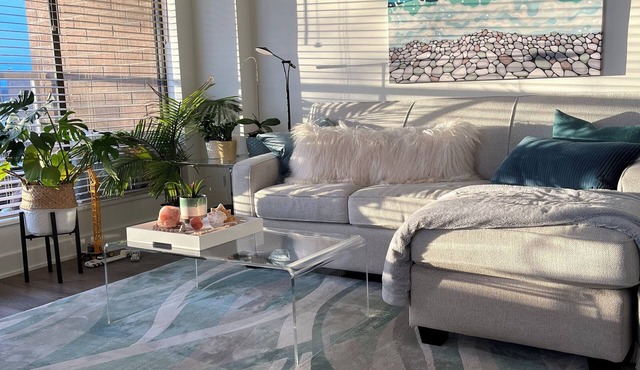 Stylish,one-bedroom waterfront apartment with beautiful views!