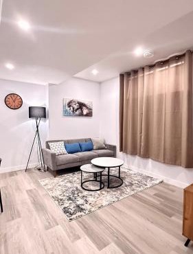 Stylish Private Suite, Free Parking and Wi-Fi