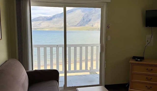 Suite 16 Green Gables Resort, Lake View Retreat