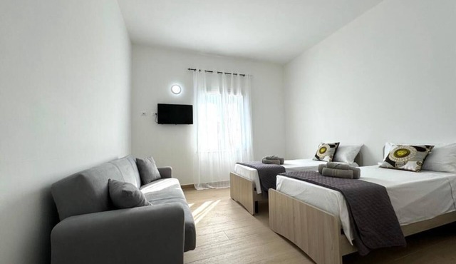 SUITE 303 CASA FERRANTE SRLS