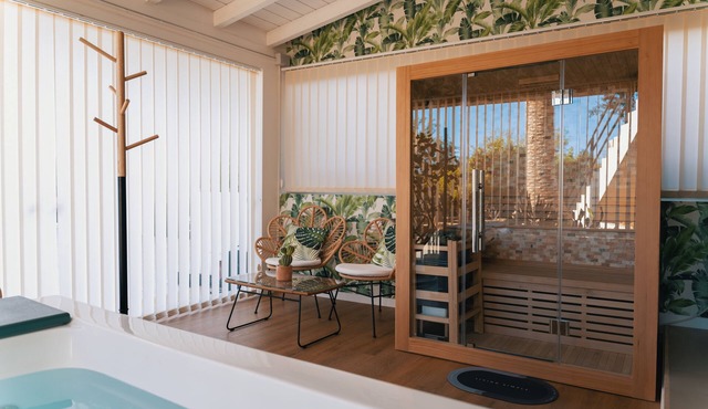 Suite with SPA access in villa with pool a stone's throw from the Temples