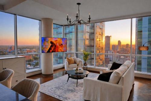 Summit Mountain & Skyline Views Beltline