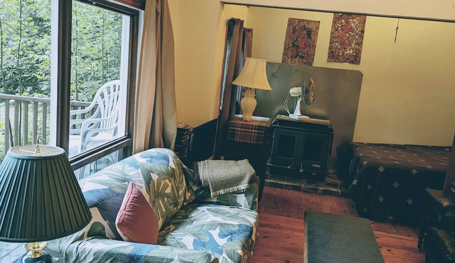 Sunny Lakefront 2 Bdrm Cabin by Huntsville