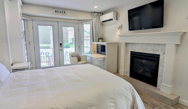 Sunshine Suite, walk to beach.
