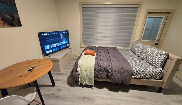Super Cozy/Private Bachelor Pad in Serene Neighborhood