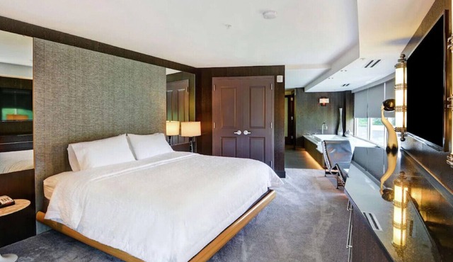 Superb Executive King Suite w/ Top Amenities!