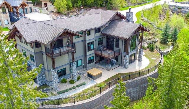 Tamarack Lodge: Luxury Timber Frame Ski Lodge at Mountain Resort
