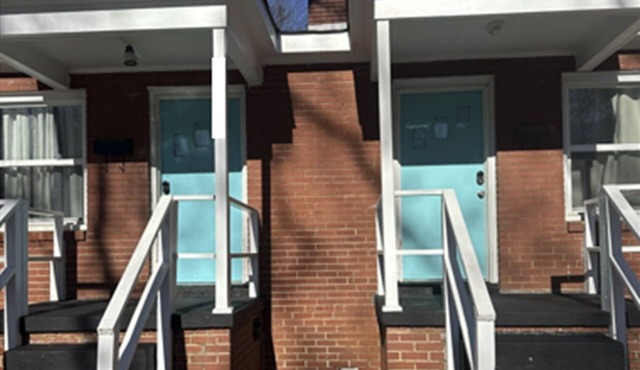 Terrific 2 units: Side-by-Side 1-Bedroom Duplex Apt. near Airport, Downtown