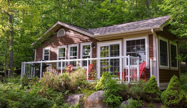 The Algonquin Luxury Cottage at Blue Water Acres Resort