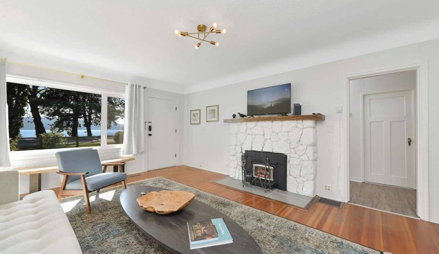 The Bayside Cottage Oceanview Vacation Home