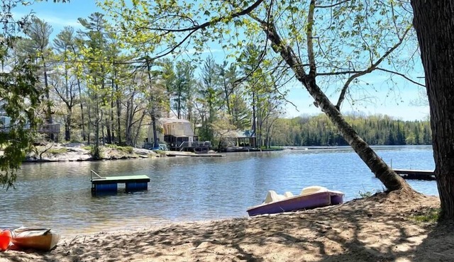 The Canadiana - Rustic Beachfront Cottage