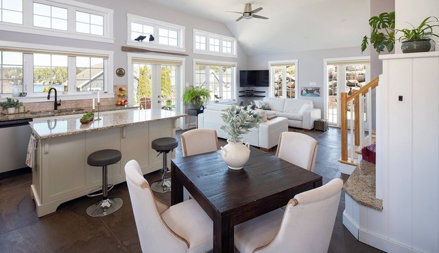 The Compass Cottage at Deep Cove
