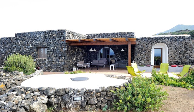 The Dammuso Rosa and Henry. Typical construction of the island of Pantelleria.