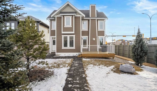 The Dynasty | 3200 sqft | 2 Full Suites | Fire Pit