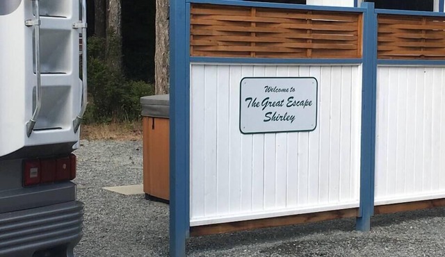 The Great Escape - Shirley & Bunkhouse - with secluded Private Hot Tub - accommodates up to 6 guests