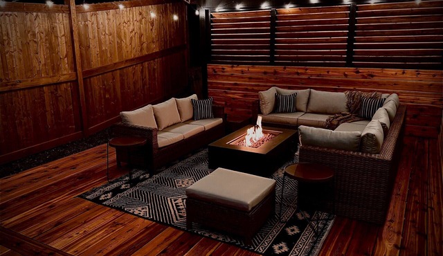 The Hidden Gem - Large Patio, Fire Pit & Outdoor Seating + King & Queen Beds