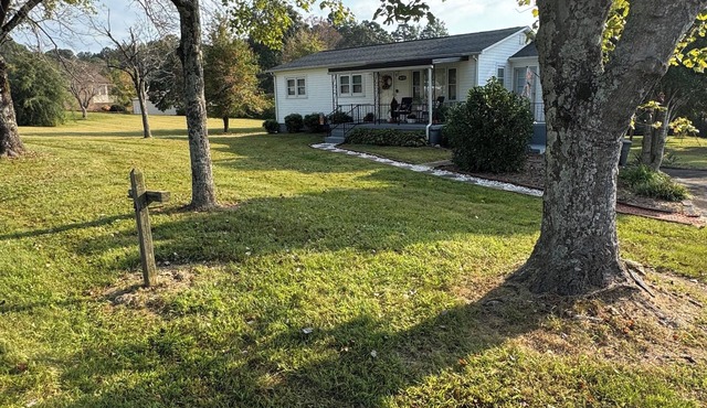 The Hildebran Hideaway is a Charming 2-bedroom in the countryside of Hickory, NC