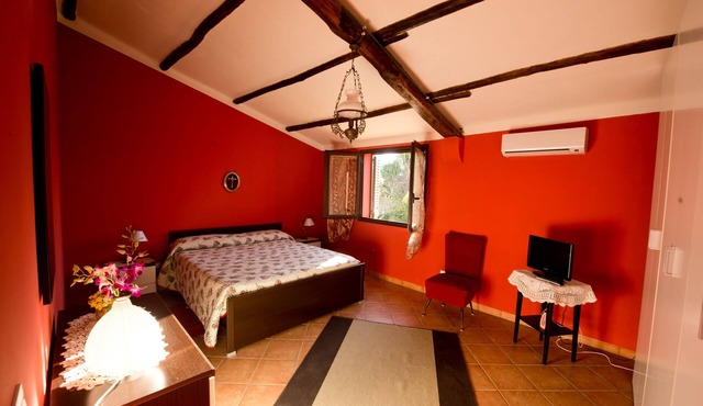 The Mimosa Suit in Two Steps from the Sea Wifi free Mothia Island