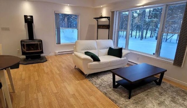 The Muskoka Room Huntsville with Hot Tub