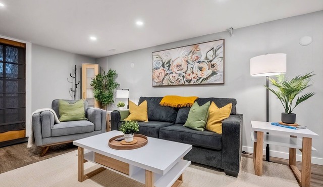 The Nest Private Suite w/Workspace Near UCalgary & Hospitals