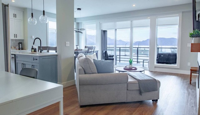 The Oasis | Lake + Mtn Views + Fireplace + Sleeps 6