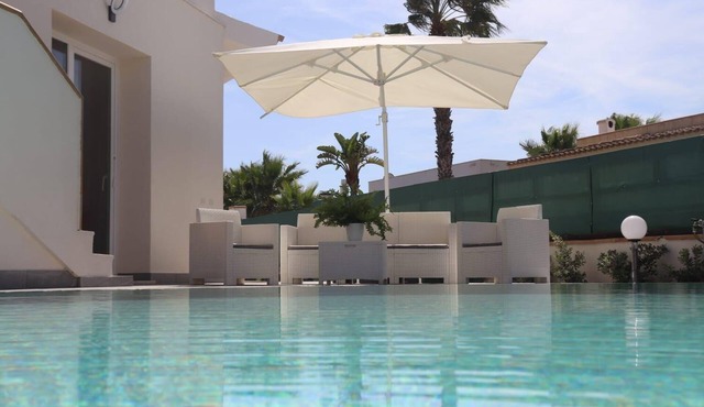 "The Pearl of Sicily" with salt infinty pool