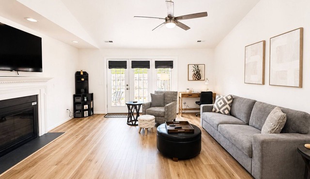 The Perky Pineapple; Quiet Ranch; 2 King Beds; Well Appointed; Centrally Located